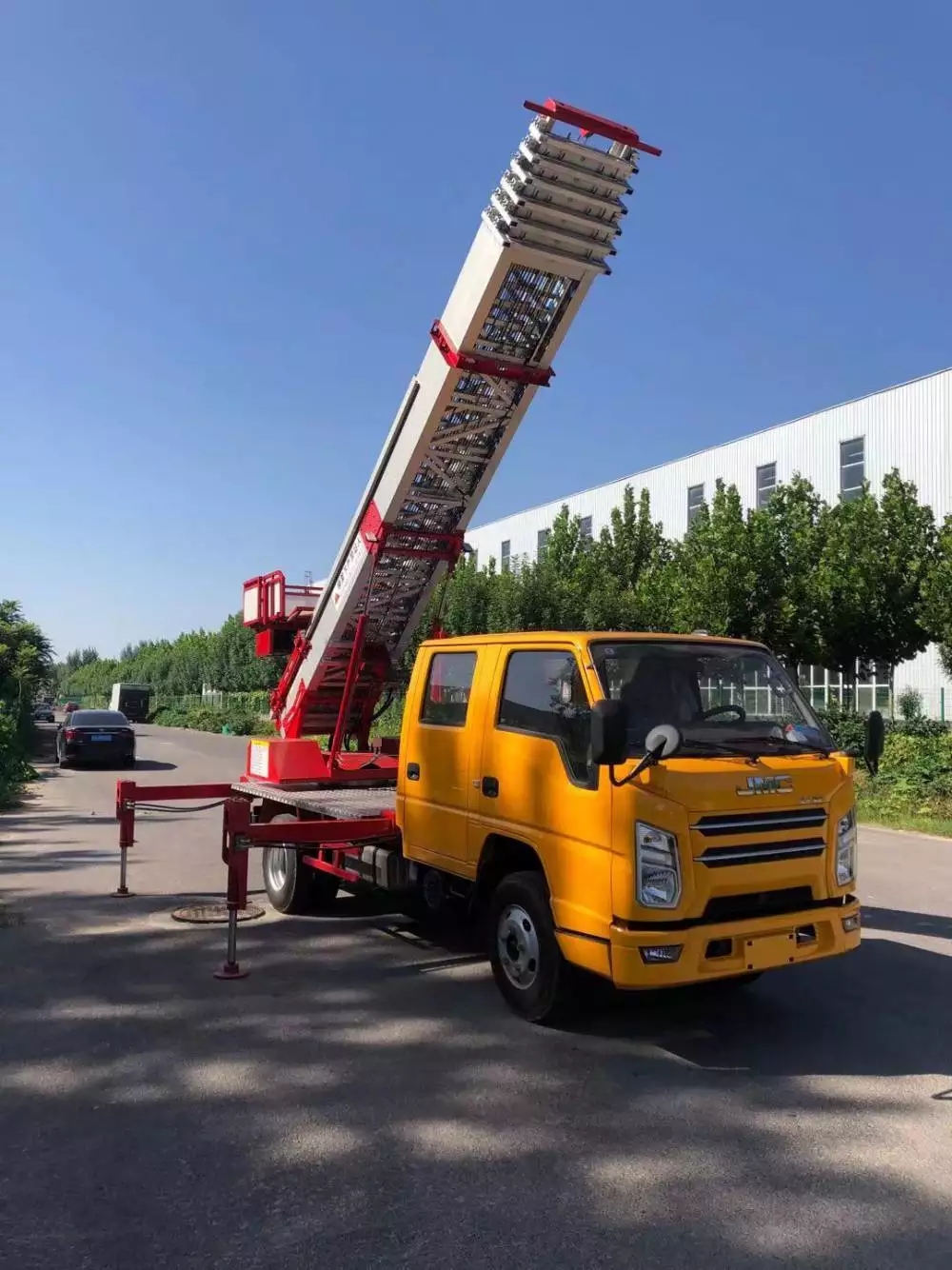 郫县附近的云梯车出租服务：轻松解决高空作业需求