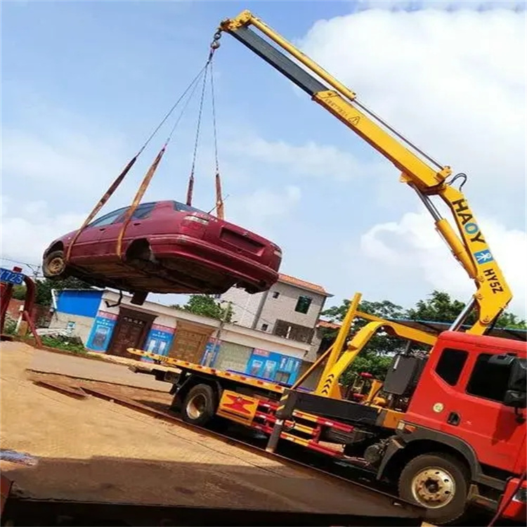 郫县吊车吊汽车的正确方法